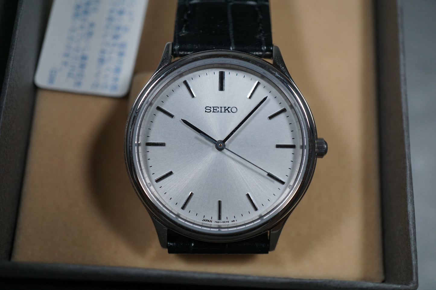 New NOS Seiko SSDA017 7N01 White Dial Classic Style Quartz Watch