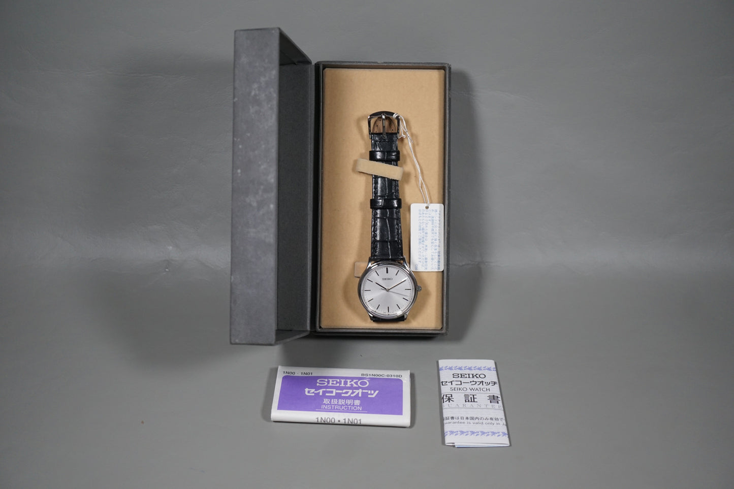 New NOS Seiko SSDA017 7N01 White Dial Classic Style Quartz Watch