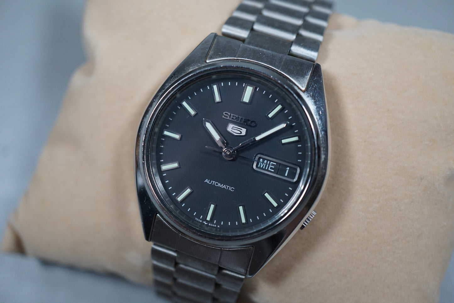 Vintage Seiko 5 7009-6000 Black Dial Day Date Automatic Watch Original Condition