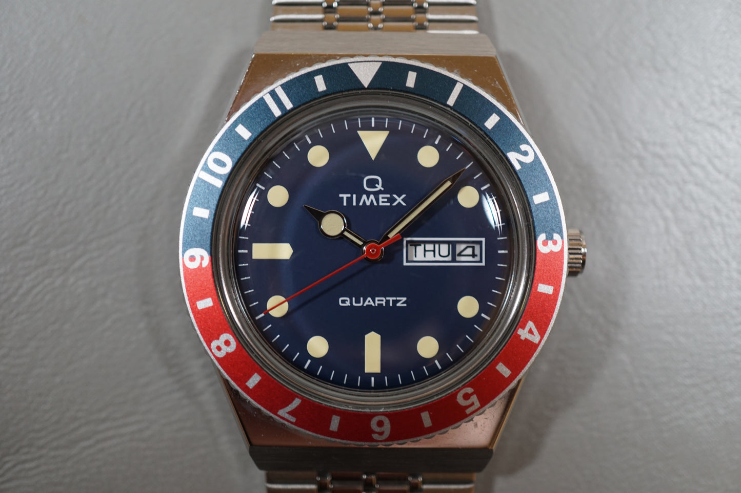 Timex Q TW2T80700 Vintage Style Diver Inspired Pepsi Reissue Quartz Watch