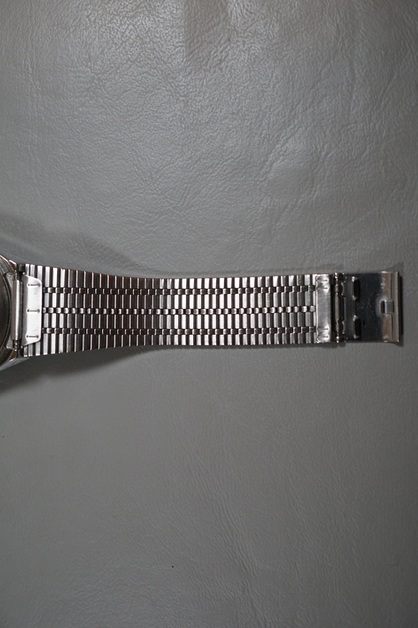 Timex Q TW2T80700 Vintage Style Diver Inspired Pepsi Reissue Quartz Watch