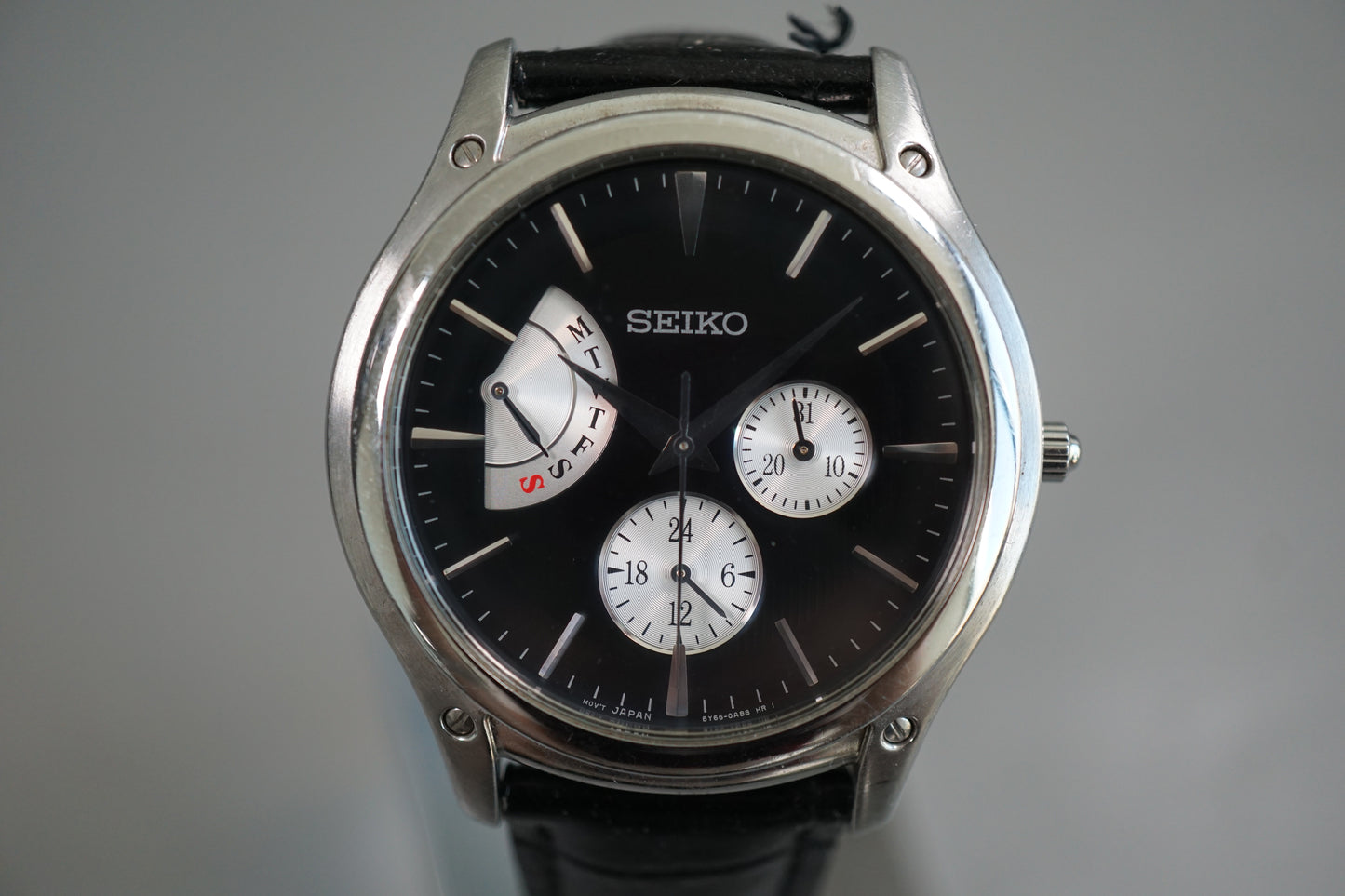 Seiko SNT005P1 5Y66 Black Dial Retrograde Day Date Quartz Watch