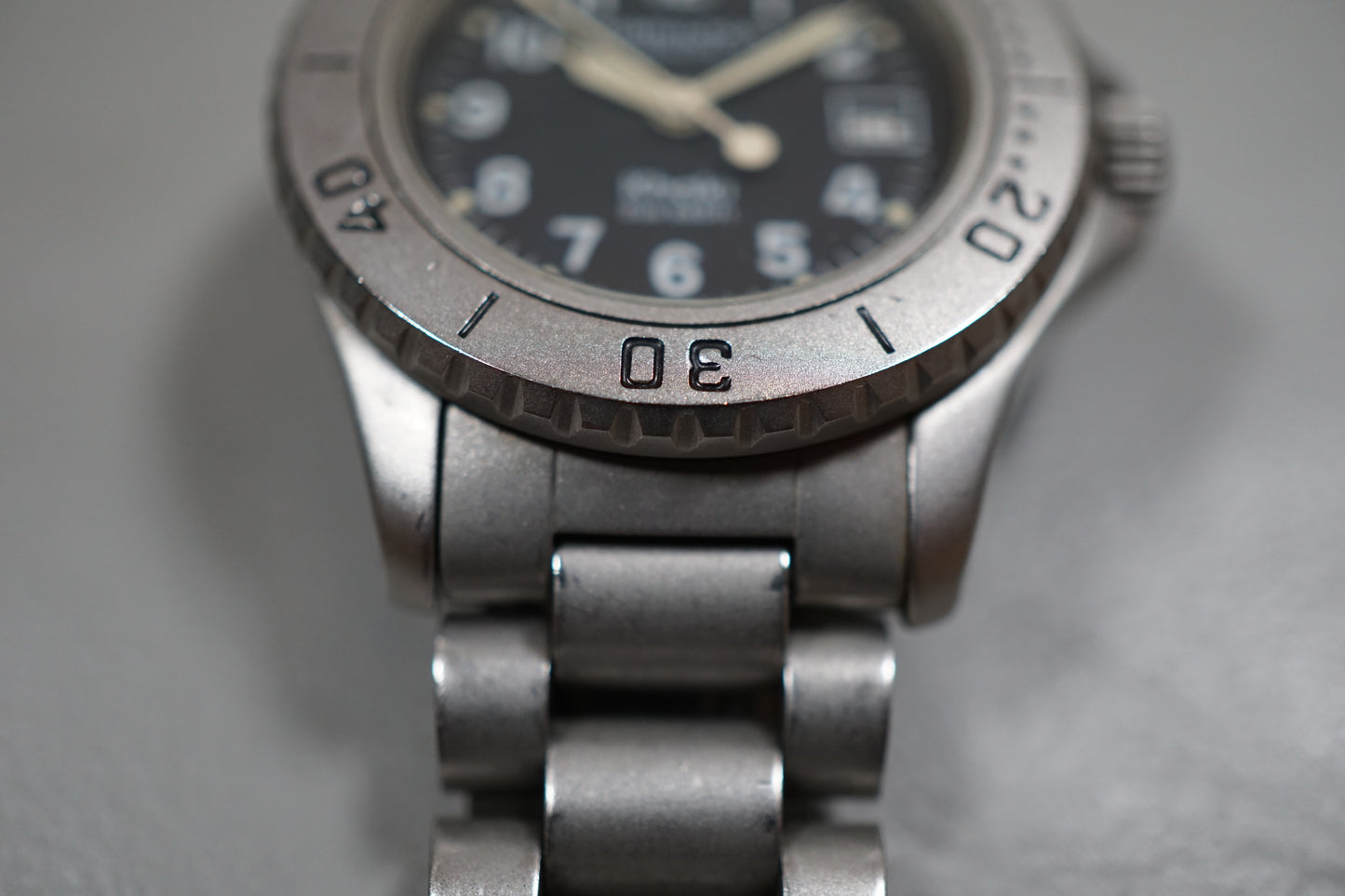 Hamilton Khaki 8587A Rare Ladies Sub 660Ft Black Dial Quartz Watch